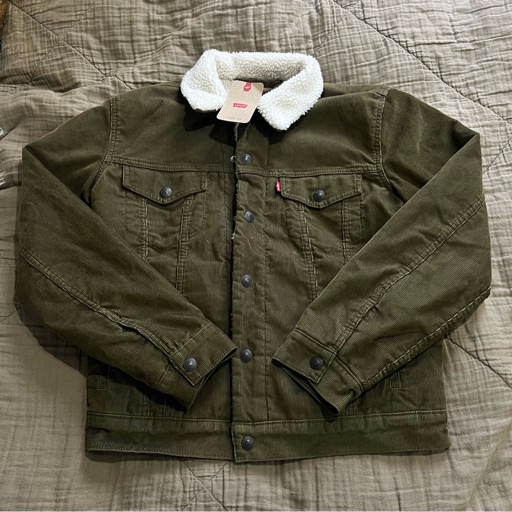 NWT Levi’s Sherpa Trucker Jacket